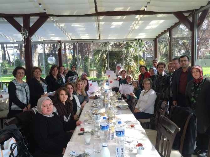 Kadınlar Okur Yazar Oldu