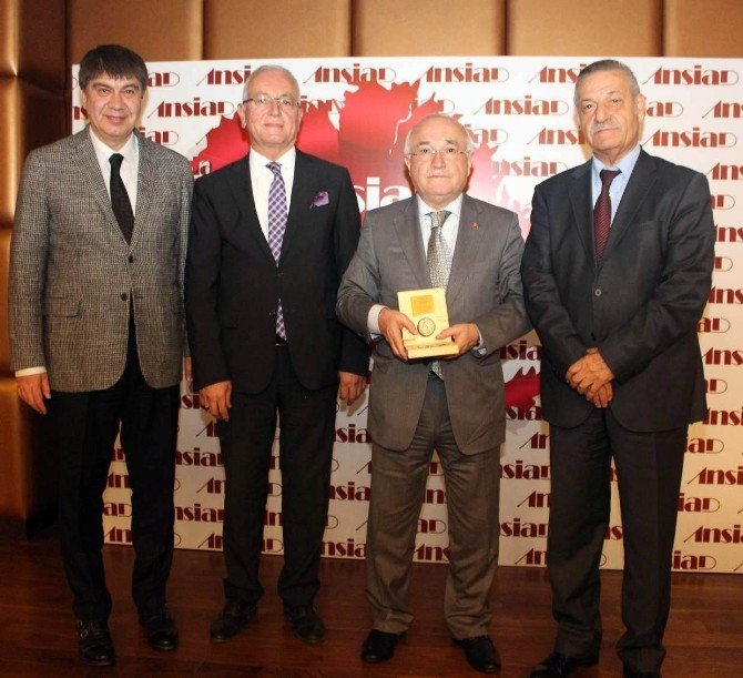 Eski Tbmm Başkanı Cemil Çiçek: "Birlik Ve Beraberliğinizi Siyasetçilere Bırakmayın"