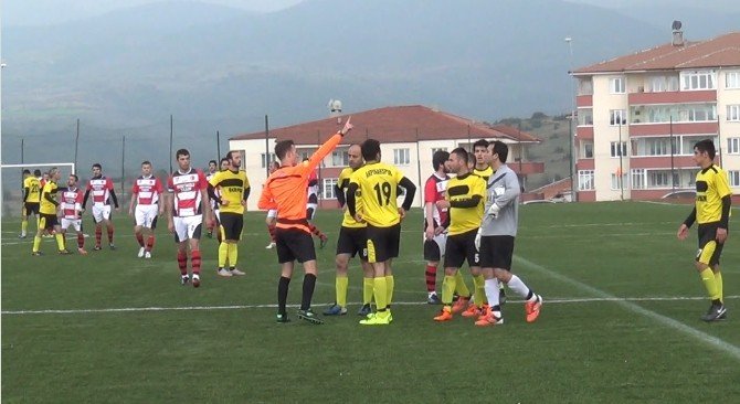 Sahada Başlayan Gerginlik Tribünlere Sıçradı