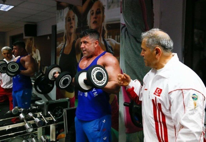 İzmirli Vücutçular Seçmeler İçin Kampa Girdi