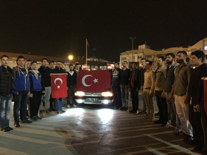 Sakaryalı Gençlerden Teröre Tepki Konvoyu