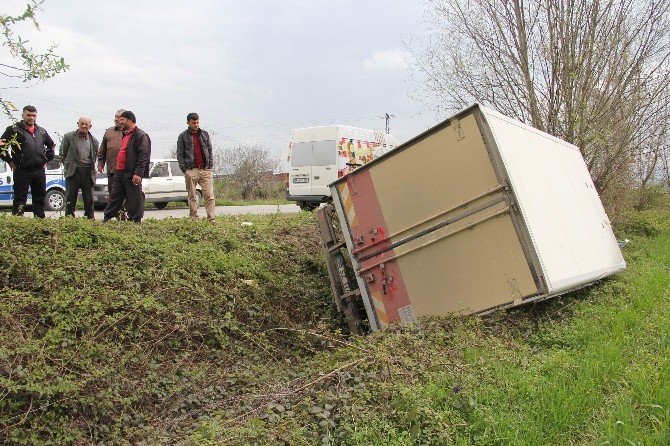 Samsun’da Kamyonet Devrildi: 1 Yaralı