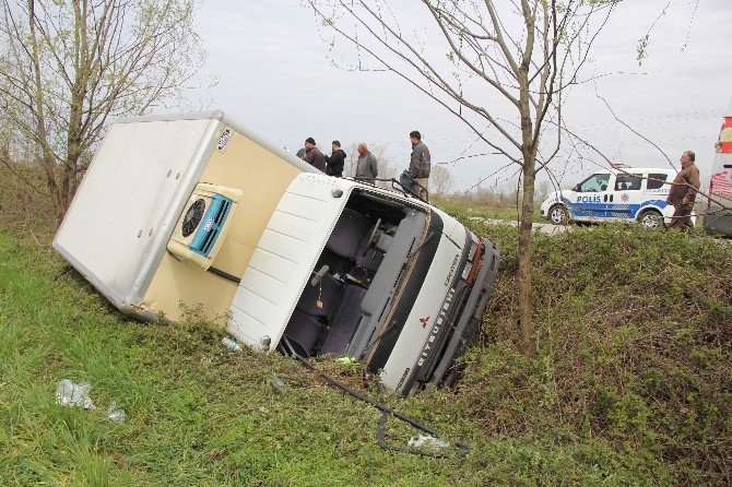 Samsun’da Kamyonet Devrildi: 1 Yaralı