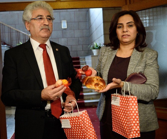 Mecliste Paskalya Kutlaması