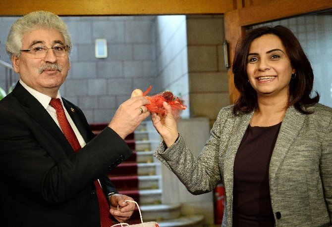 Mecliste Paskalya Kutlaması
