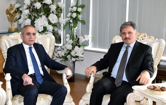 Cumhurbaşkanı Başdanışmanı Yalçın Topçu: “Malatya Beraberliğimizin Timsali Bir Şehir”