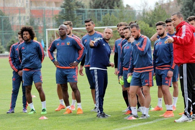 Hakan Kutlu: "Bu Takım Süper Lig’deki Hayatını Devam Ettirecek"