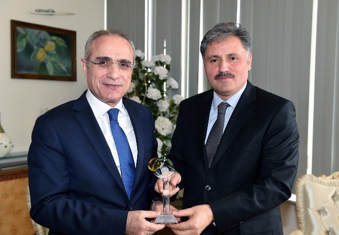 Cumhurbaşkanı Başdanışmanı Yalçın Topçu: “Malatya Beraberliğimizin Timsali Bir Şehir”