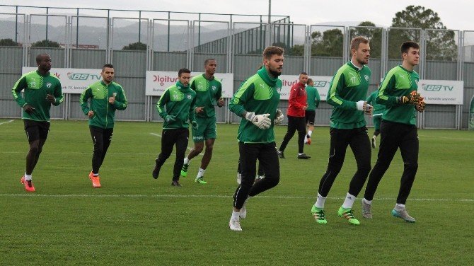 Bursaspor 16 Eksikle Çalıştı