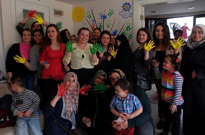 Down Sendromlu Çocuklardan “Renkli” Kutlama