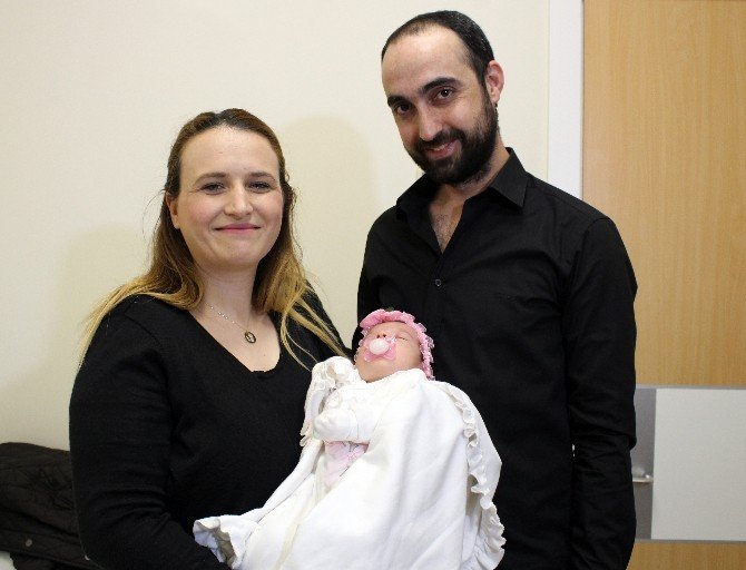 Anüssüz Doğdu, Nadir Görülen Hastalıktan Kurtuldu