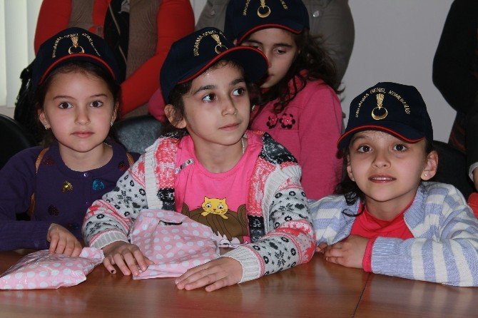 Jandarma İle Öğrenciler El Ele