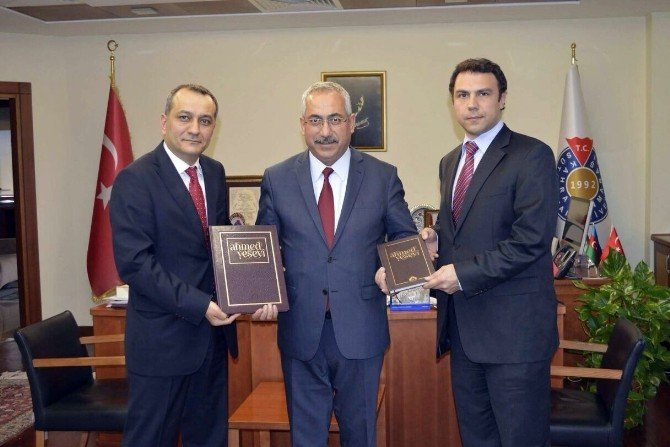 Ahmet Yesevi Üniversitesi Eğitim Fuarlarında Öğrencilerin Gözdesi