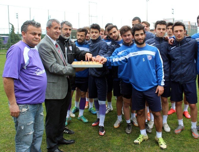 Orduspor’a Taraftardan Baklavalı Destek