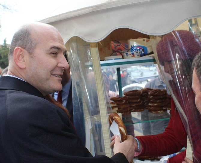 Bakan Soylu Tekirdağ’da Simit Dağıttı