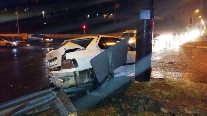 Otomobil Tedes’e Kazayla Girdi