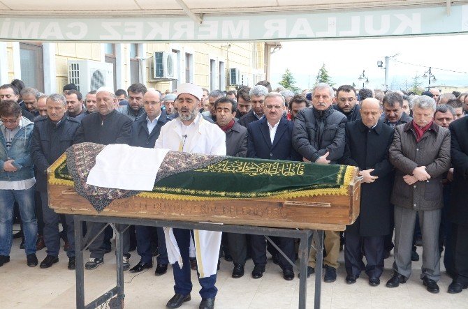 Bakan Işık Kocaeli’de Cenazeye Katıldı