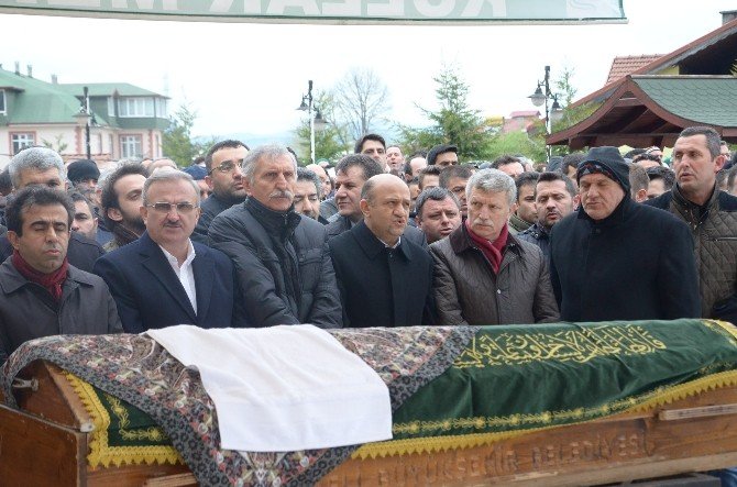 Bakan Işık Kocaeli’de Cenazeye Katıldı