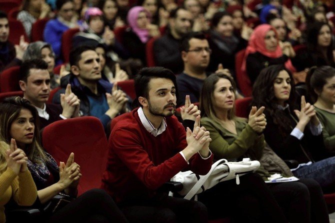 İlkadım’da, ’İletişim Zirvesi’ne Gençlerden Yoğun İlgi