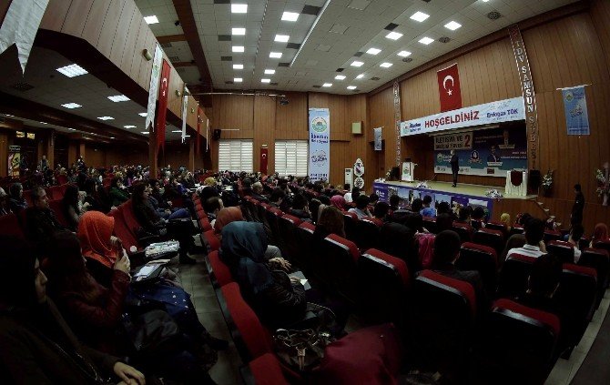 İlkadım’da, ’İletişim Zirvesi’ne Gençlerden Yoğun İlgi