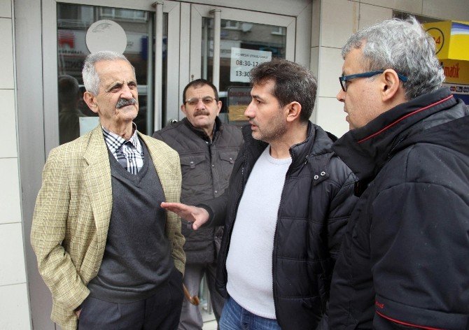 Yaşlı Adamı Dolandırılmaktan Ptt Görevlisi Kurtardı