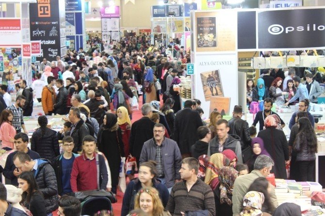 Terör Kitap Sevgisine Engel Olamadı