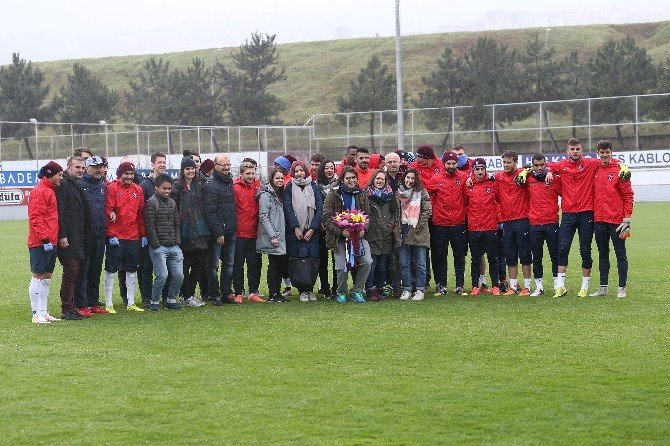 Trabzonspor Gaziantepspor Maçı Hazırlıklarını Yağmur Altında Sürdürdü
