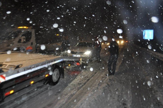Seydişehir’de Araçlar Kar Nedeniyle Yolda Kaldı