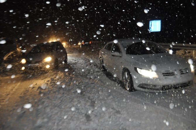 Seydişehir’de Araçlar Kar Nedeniyle Yolda Kaldı