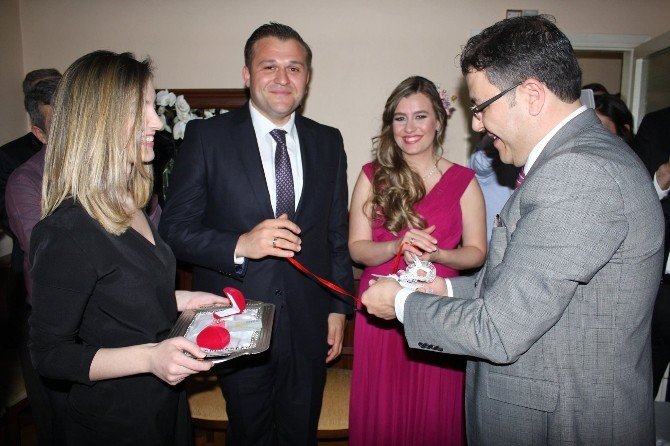 Bu Kez Düdüğünü Evlilik İçin Çaldı