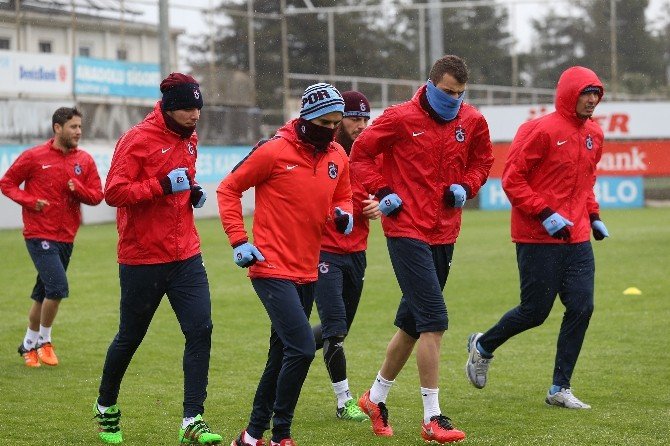 Trabzonspor Gaziantepspor Maçı Hazırlıklarını Yağmur Altında Sürdürdü