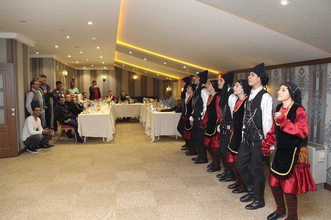 Arap Turizmcilerin Horon Keyfi