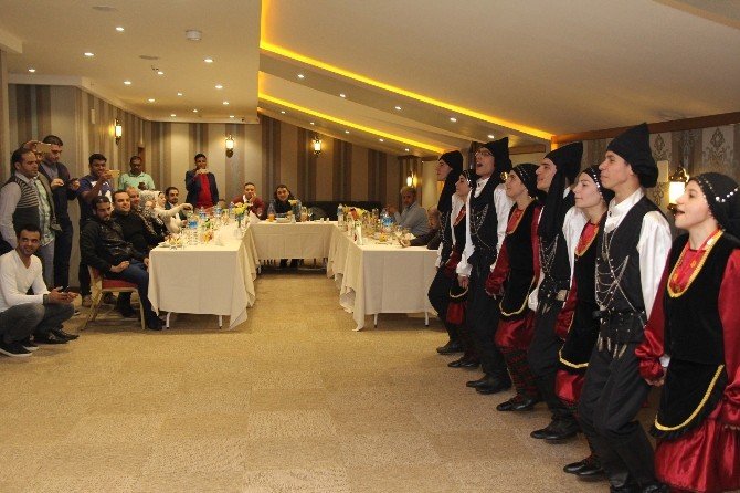 Arap Turizmcilerin Horon Keyfi