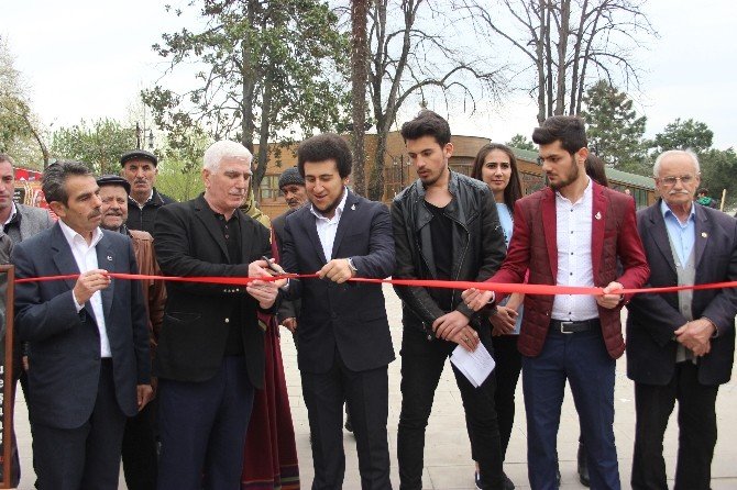 Alperenlerden ‘Muhsin Yazıcıoğlu’ Sergisi
