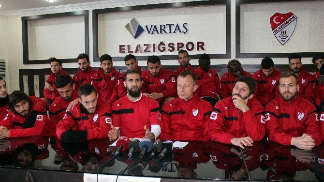 Elazığspor’da Futbolcular Eylem Yaptı