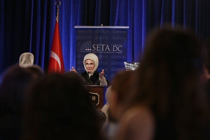 Emine Erdoğan: “Bir Zalimin Zulmünden Kaçan Milyonlarca İnsan Merhametin Adresini Bulamadı”