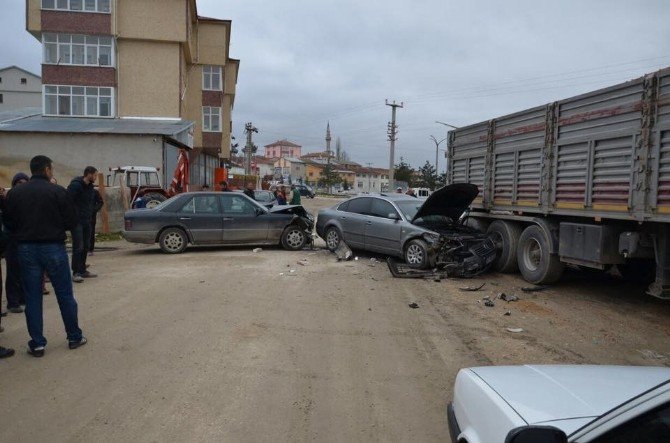 Trafik Kazası Güvenlik Kamerasına Yansıdı