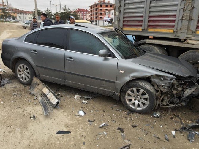 Trafik Kazası Güvenlik Kamerasına Yansıdı