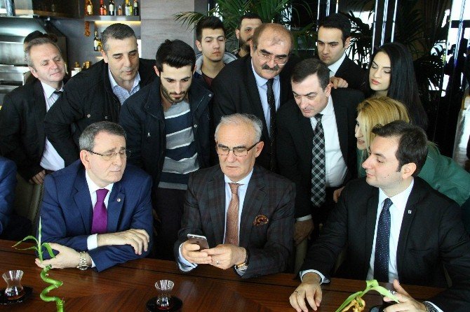 Başkan Yılmaz, Gazetecilere Kavga Eden Leyleklerin Görüntüsünü İzletti