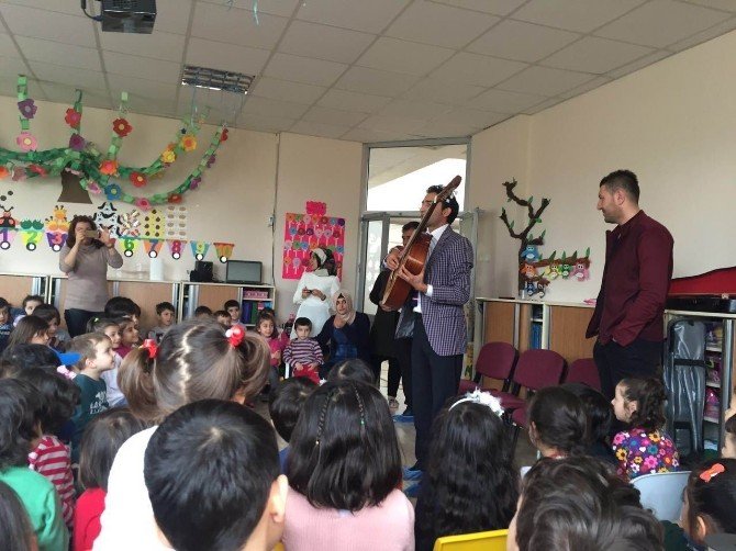 Anaokulu Öğrencilerine Müzik Aletleri Tanıtıldı