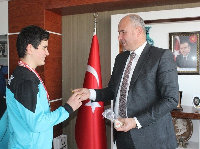 Başkan Togar’dan Güreşcilere Altın