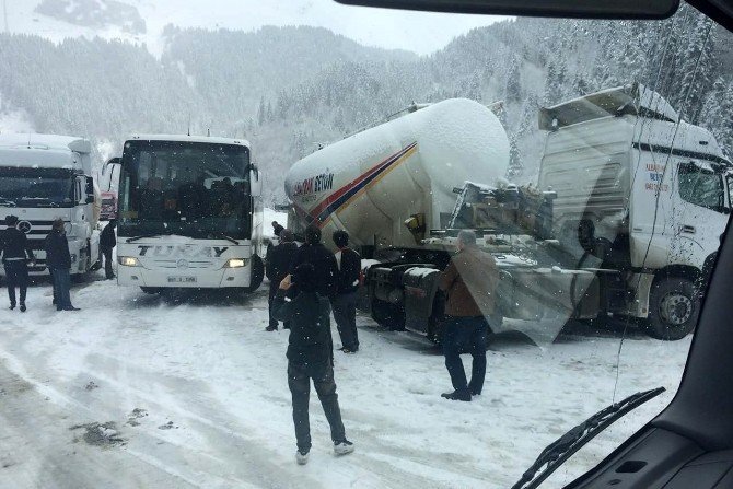 Zigana Dağı’nda Ulaşıma Kar Engeli