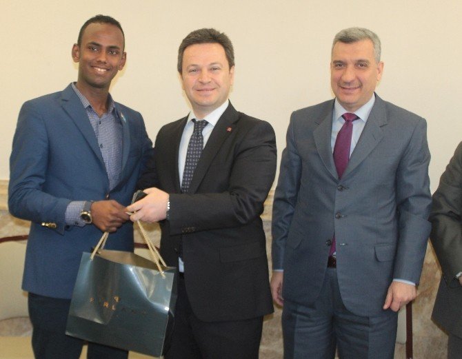 Somalili Gençler İsmail Hakkı Tekkesi’nde