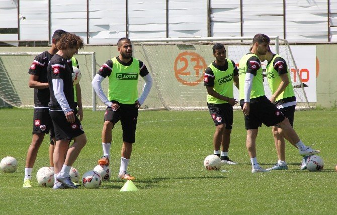 Lider Adanaspor, Karşıyaka Maçı Hazırlıklarını Sürdürüyor
