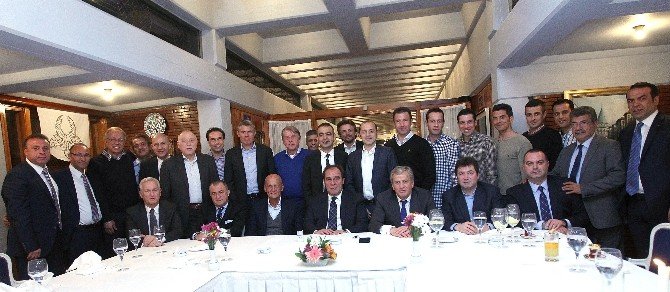 Collina, Demirören İle Bir Araya Geldi