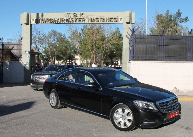 Başbakan Davutoğlu Yaralıları Ziyaret Etti