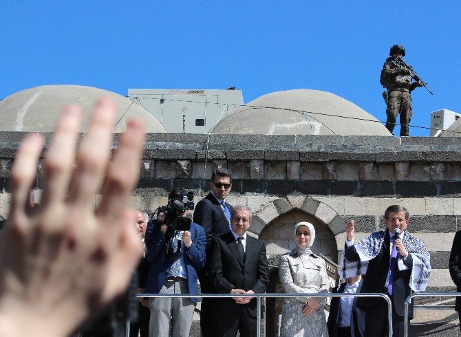 Davutoğlu, Sur’da Konuştu