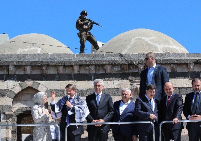 Davutoğlu, Sur’da Konuştu