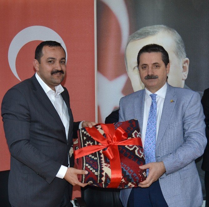 Bakan Çelik: “Millet Demokrasiye Vurulan Darbeye Karşı Tavrını Net Bir Şekilde Koyuyor”