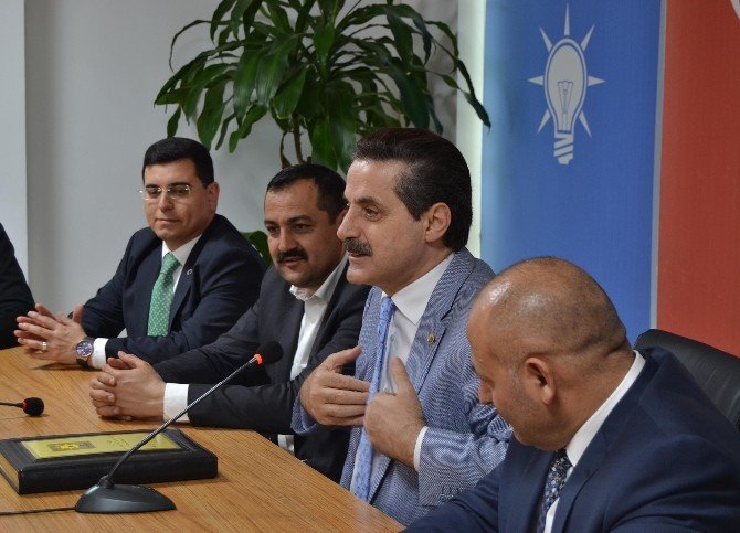 Bakan Çelik: “Millet Demokrasiye Vurulan Darbeye Karşı Tavrını Net Bir Şekilde Koyuyor”